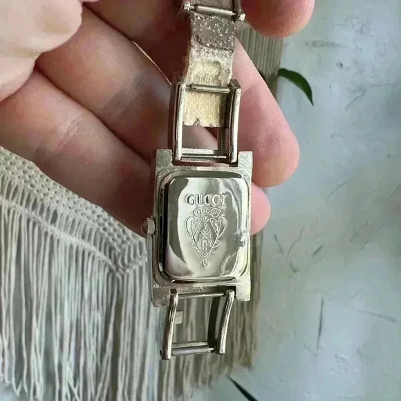 Vintage Gucci Women’s Watch - Square Silver Face with Broken Leather Strap As-Is - Picture 7 of 8